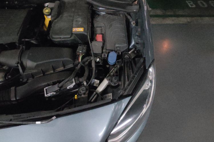 Used Mercedes-Benz B-Class 2015 B 200 Sport Edition Engine Bay Left