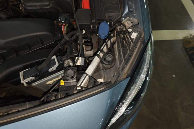 Used Mercedes-Benz B-Class 2015 B 200 Fashion Model Engine Bay Left