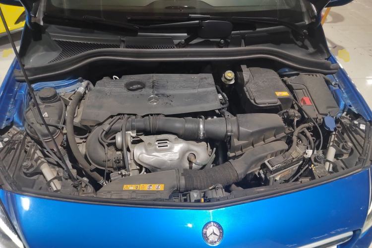 Used Mercedes-Benz B-Class 2015 B 200 Fashion Model Engine Bay