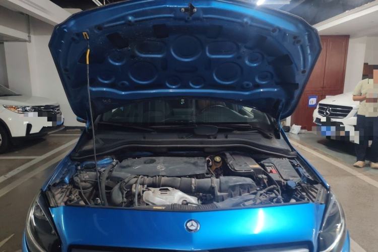 Used Mercedes-Benz B-Class 2015 B 200 Sport Edition Engine Bay