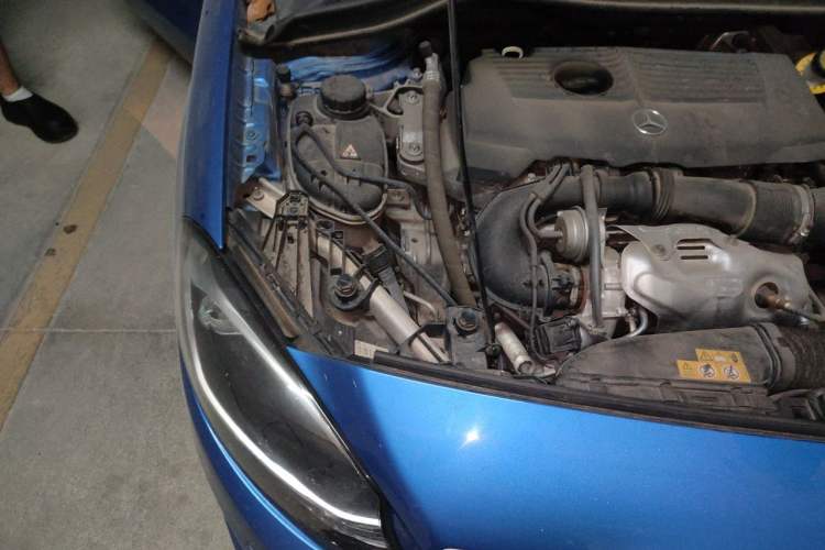 Used Mercedes-Benz B-Class 2015 B 200 Sport Edition Engine Bay Right