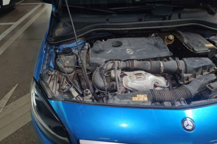 Used Mercedes-Benz B-Class 2015 B 200 Sport Edition Engine Bay Right
