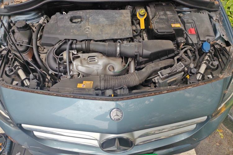 Used Mercedes-Benz B-Class 2015 B 200 Sport Edition Engine Bay