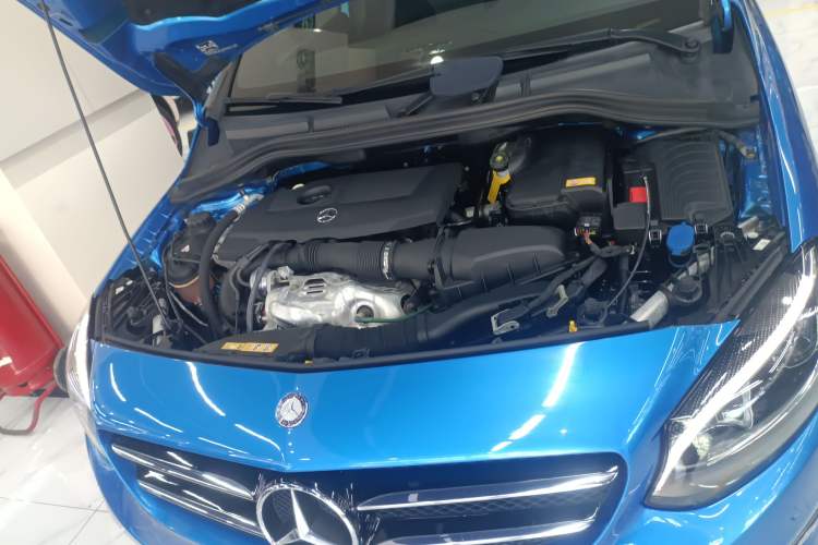 Used Mercedes-Benz B-Class 2015 B 200 Fashion Model Engine Bay