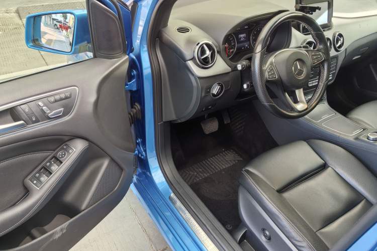 Used Mercedes-Benz B-Class 2015 B 200 Fashion Model Exterior 9