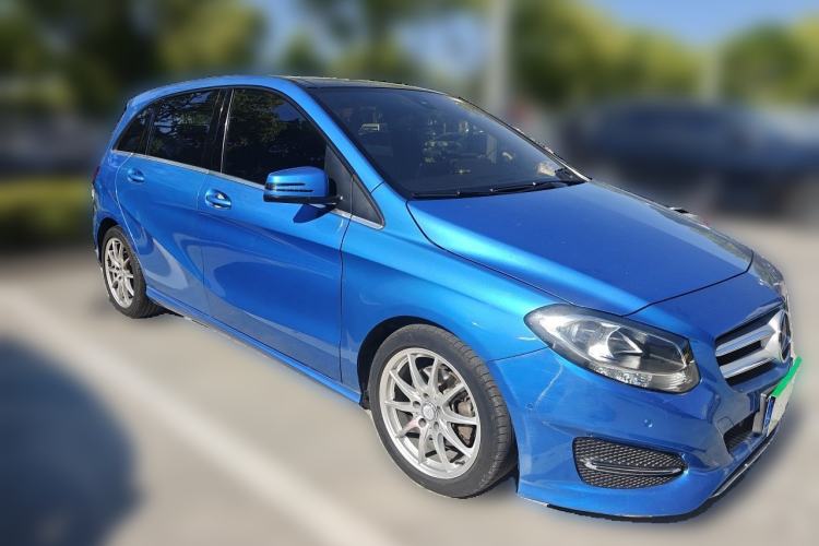 Used Mercedes-Benz B-Class 2015 B 200 Sport Edition Front Right 45 Deg