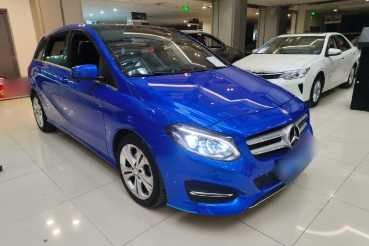Used Mercedes-Benz B-Class 2015 B 200 Fashion Model Front Right 45 Deg