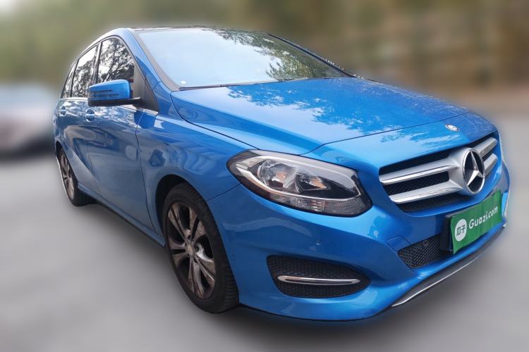 Used Mercedes-Benz B-Class 2015 B 200 Sport Edition Front Right 45 Deg