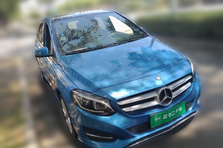 Used Mercedes-Benz B-Class 2015 B 200 Fashion Model Front Right 45 Deg