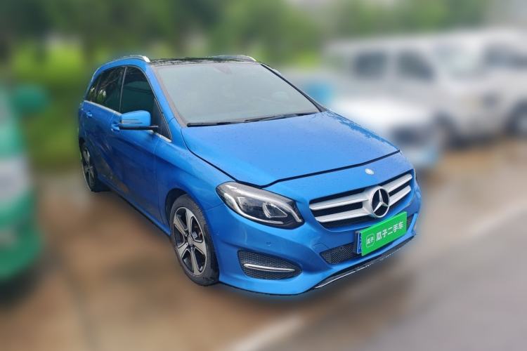 Used Mercedes-Benz B-Class 2015 B 200 Fashion Model Front Right 45 Deg