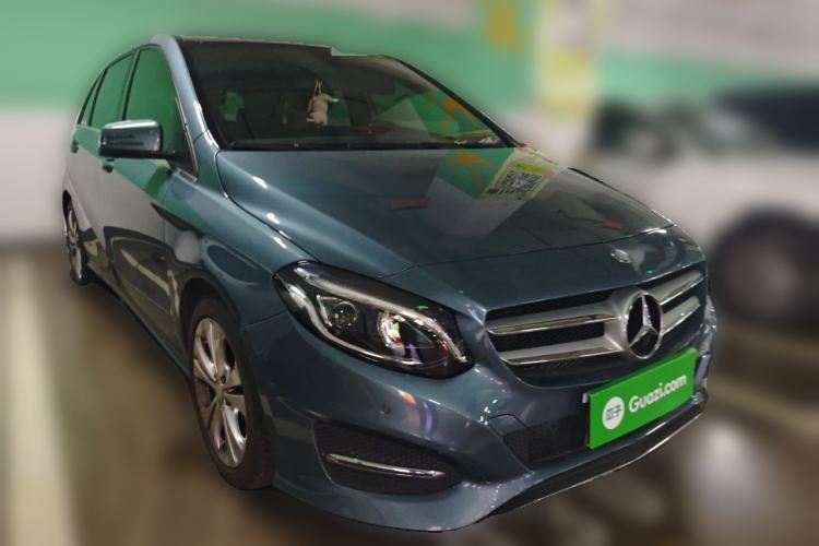 Used Mercedes-Benz B-Class 2015 B 200 Fashion Model Front Right 45 Deg