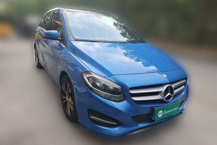 Used Mercedes-Benz B-Class 2015 B 200 Sport Edition Front Right 45 Deg