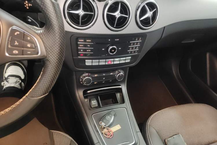 Used Mercedes-Benz B-Class 2015 B 200 Sport Edition Gear Lever
