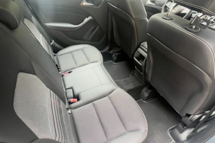 Used Mercedes-Benz B-Class 2015 B 200 Sport Edition Interior 1