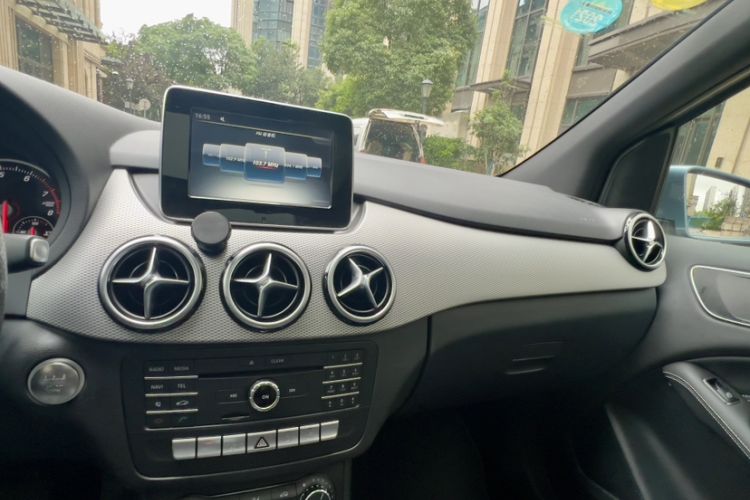Used Mercedes-Benz B-Class 2015 B 200 Sport Edition Interior 10