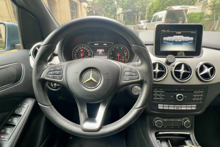 Used Mercedes-Benz B-Class 2015 B 200 Sport Edition Interior 3