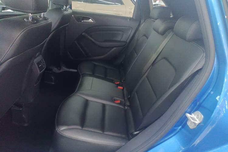 Used Mercedes-Benz B-Class 2015 B 200 Fashion Model Interior 4