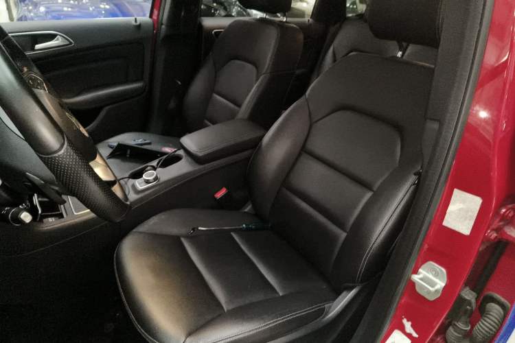 Used Mercedes-Benz B-Class 2015 B 200 Fashion Model Left Front Seat