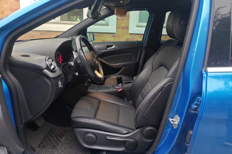 Used Mercedes-Benz B-Class 2015 B 200 Sport Edition Left Front Seat