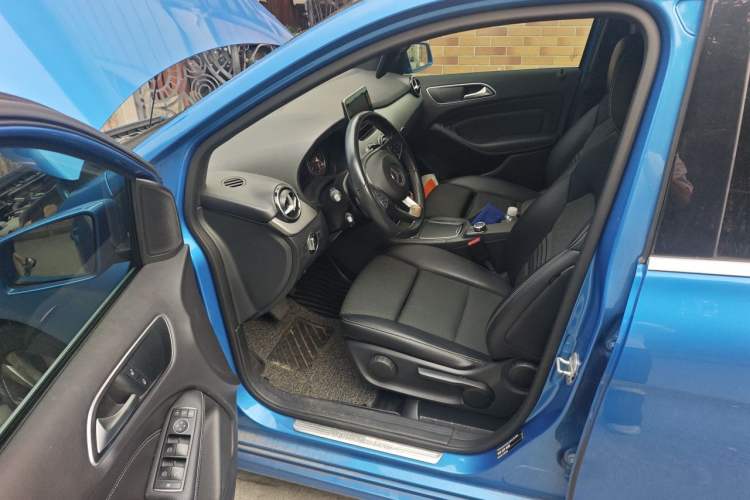 Used Mercedes-Benz B-Class 2015 B 200 Sport Edition Left Front Seat
