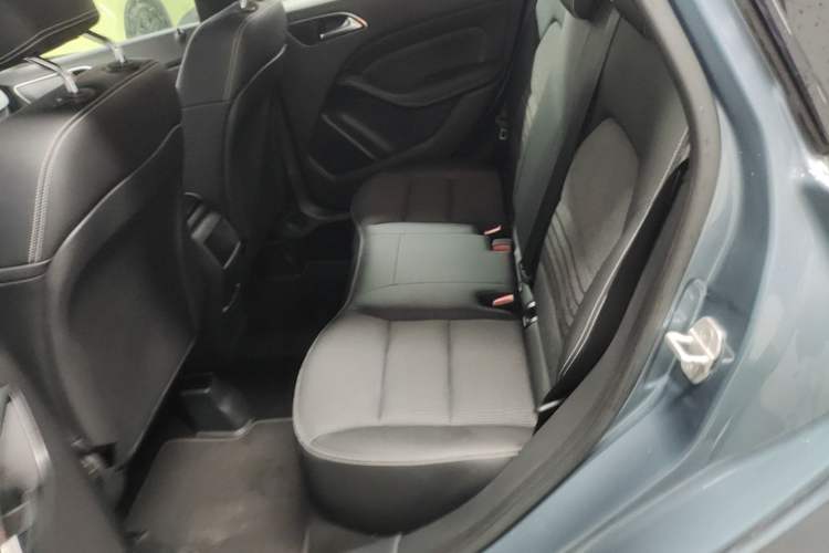 Used Mercedes-Benz B-Class 2015 B 200 Sport Edition Left Rear Seat