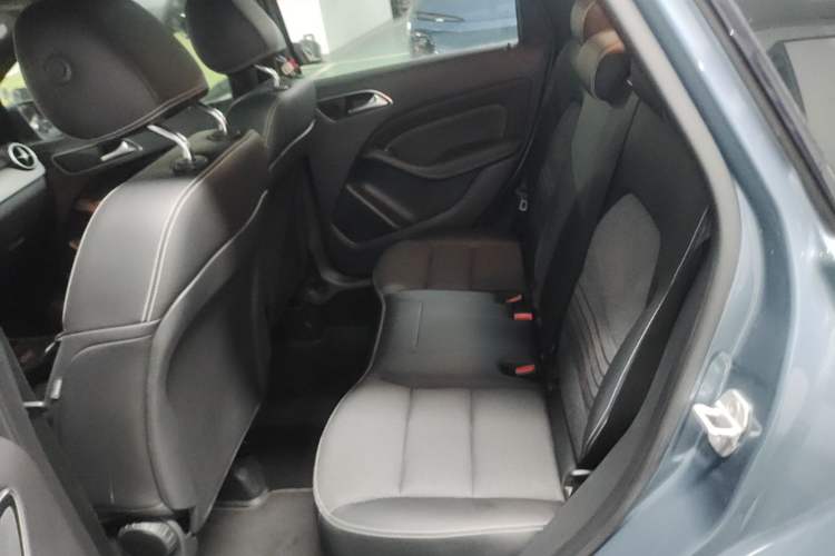 Used Mercedes-Benz B-Class 2015 B 200 Sport Edition Left Rear Seat
