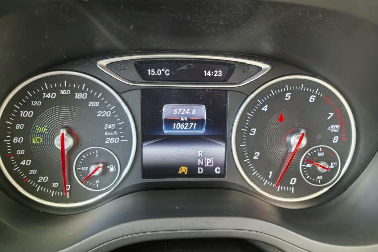 Used Mercedes-Benz B-Class 2015 B 200 Fashion Model Odometer Close Up