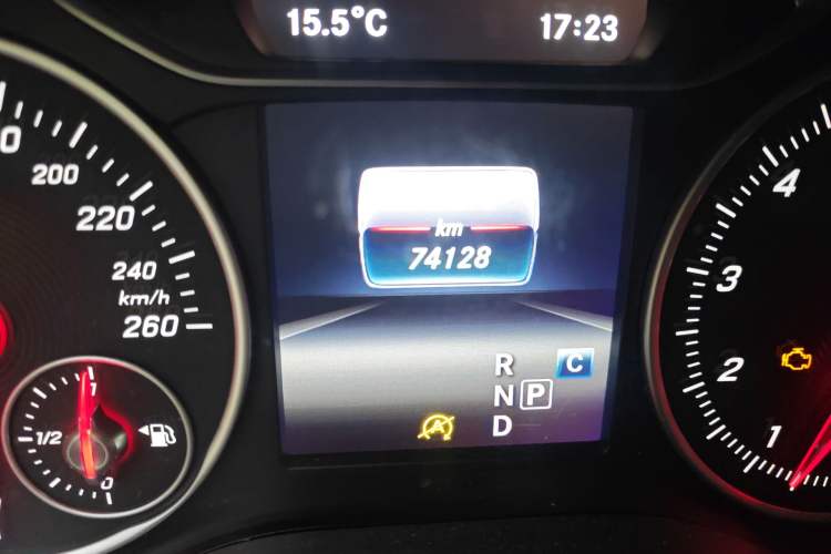 Used Mercedes-Benz B-Class 2015 B 200 Sport Edition Odometer Close Up