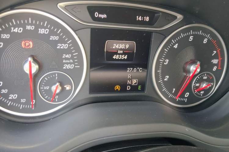 Used Mercedes-Benz B-Class 2015 B 200 Fashion Model Odometer Close Up