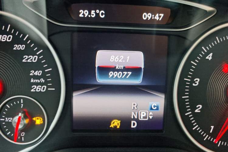Used Mercedes-Benz B-Class 2015 B 200 Fashion Model Odometer Close Up
