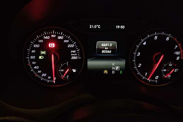 Used Mercedes-Benz B-Class 2015 B 200 Sport Edition Odometer Close Up