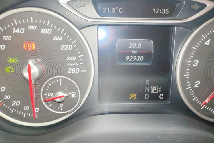 Used Mercedes-Benz B-Class 2015 B 200 Sport Edition Odometer Close Up