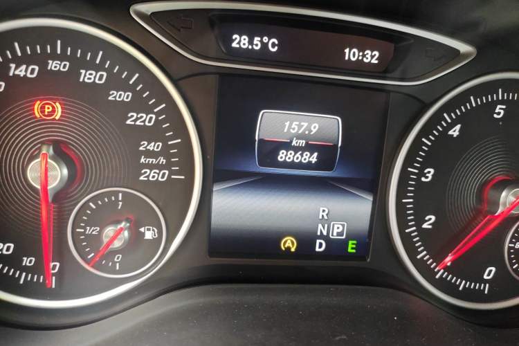 Used Mercedes-Benz B-Class 2015 B 200 Sport Edition Odometer Close Up