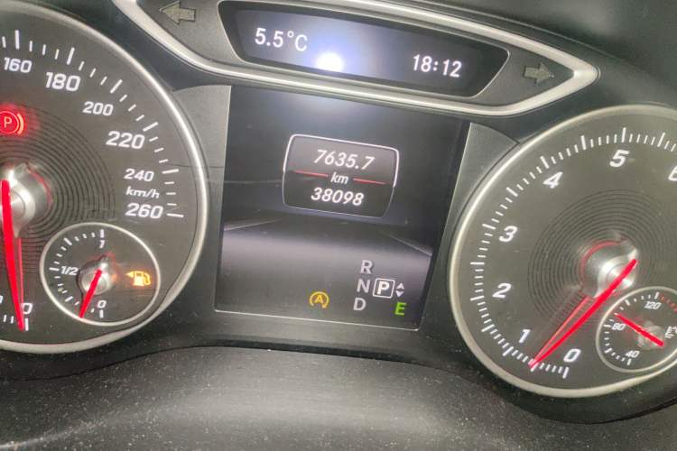 Used Mercedes-Benz B-Class 2015 B 200 Sport Edition Odometer Close Up