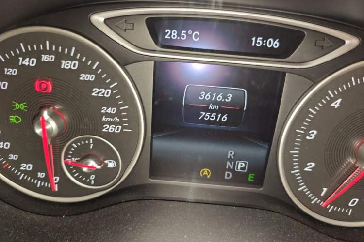 Used Mercedes-Benz B-Class 2015 B 200 Fashion Model Odometer Close Up