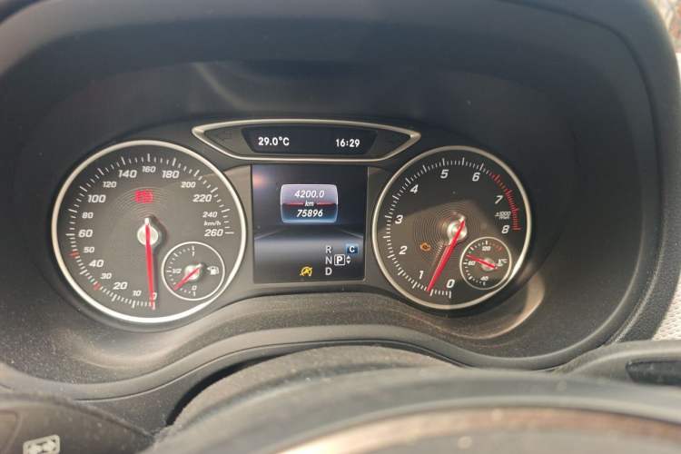 Used Mercedes-Benz B-Class 2015 B 200 Sport Edition Odometer Close Up