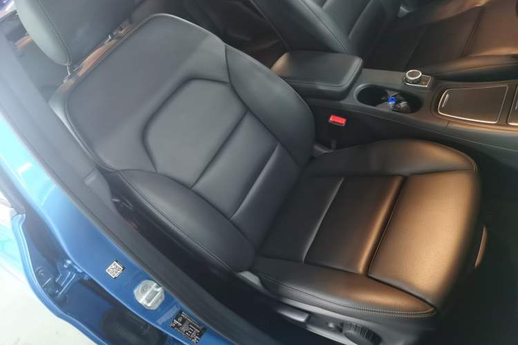 Used Mercedes-Benz B-Class 2015 B 200 Fashion Model Right Front Seat