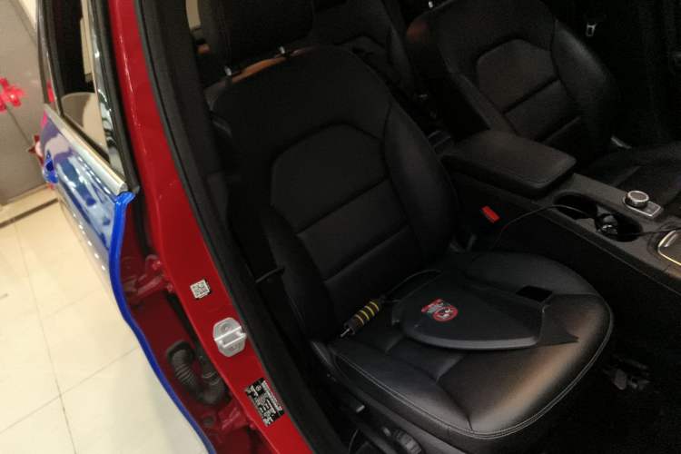 Used Mercedes-Benz B-Class 2015 B 200 Fashion Model Right Front Seat