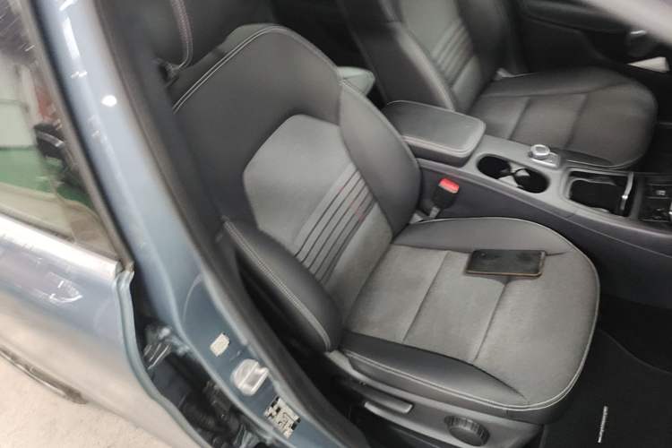 Used Mercedes-Benz B-Class 2015 B 200 Sport Edition Right Front Seat