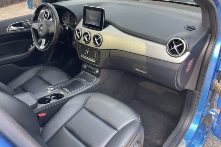 Used Mercedes-Benz B-Class 2015 B 200 Fashion Model Right Front Seat