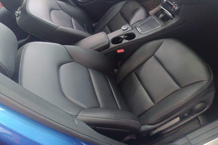 Used Mercedes-Benz B-Class 2015 B 200 Fashion Model Right Front Seat