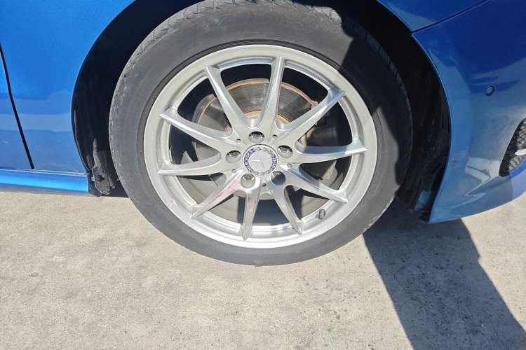 Used Mercedes-Benz B-Class 2015 B 200 Sport Edition Right Front Wheel Hub
