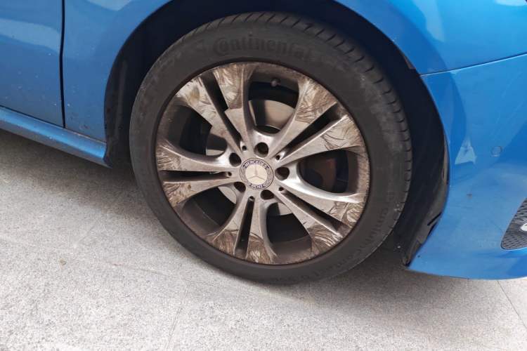 Used Mercedes-Benz B-Class 2015 B 200 Sport Edition Right Front Wheel Hub