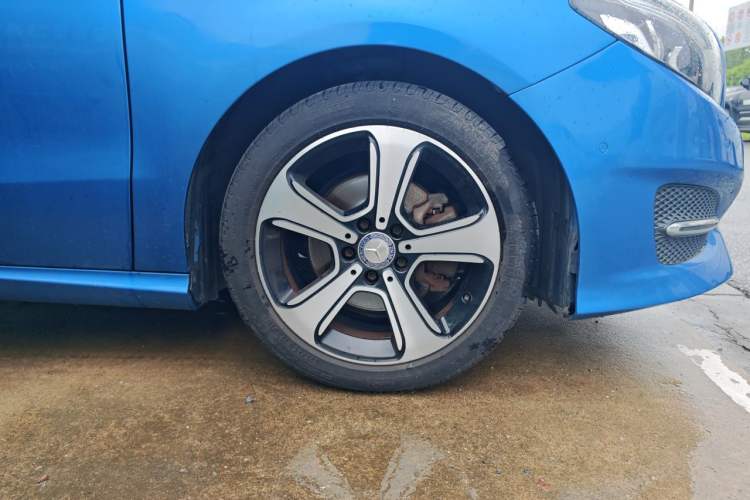 Used Mercedes-Benz B-Class 2015 B 200 Fashion Model Right Front Wheel Hub