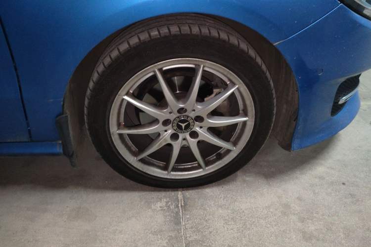 Used Mercedes-Benz B-Class 2015 B 200 Sport Edition Right Front Wheel Hub