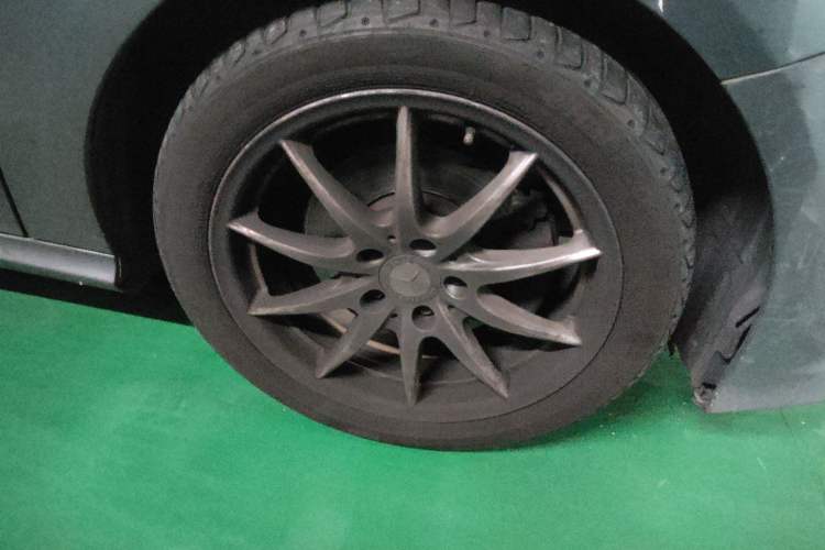 Used Mercedes-Benz B-Class 2015 B 200 Sport Edition Right Front Wheel Hub