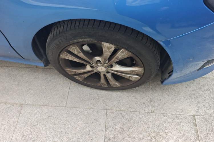 Used Mercedes-Benz B-Class 2015 B 200 Sport Edition Right Front Wheel Hub