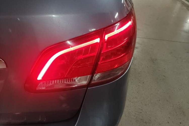 Used Mercedes-Benz B-Class 2015 B 200 Sport Edition Right Rear Taillight