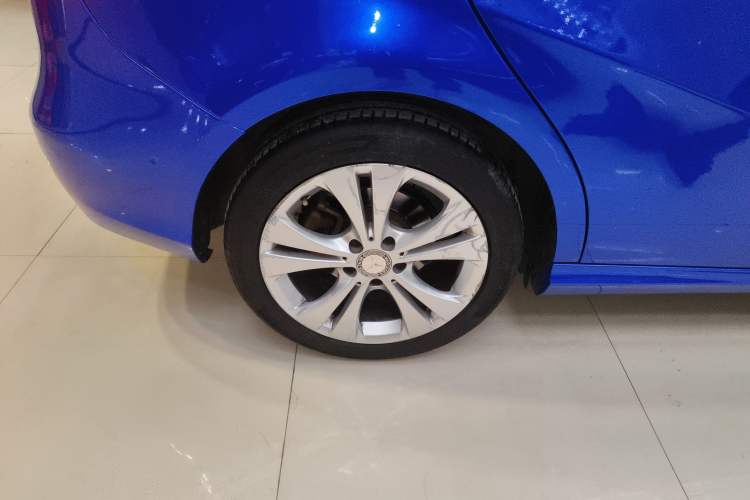 Used Mercedes-Benz B-Class 2015 B 200 Fashion Model Right Rear Wheel Hub