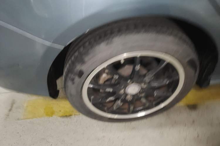 Used Mercedes-Benz B-Class 2015 B 200 Sport Edition Right Rear Wheel Hub